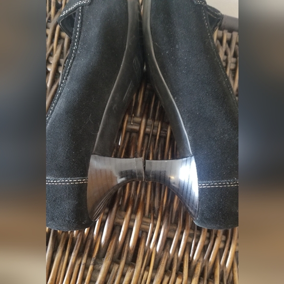 Aerosol Suede Kitten Heels - Picture 5 of 7